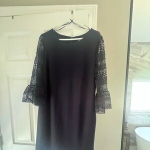 Women’s Black Lace-Sleeve Shift Dress